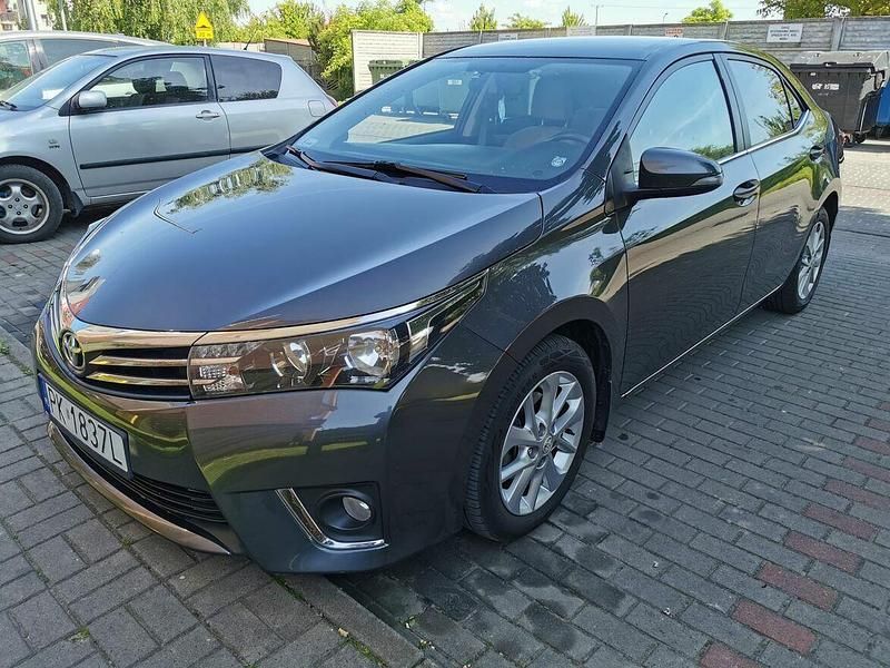 Używany Toyota Corolla 132 KM (97 kW) 2015 Inny kolor Sedan/Limuzyna