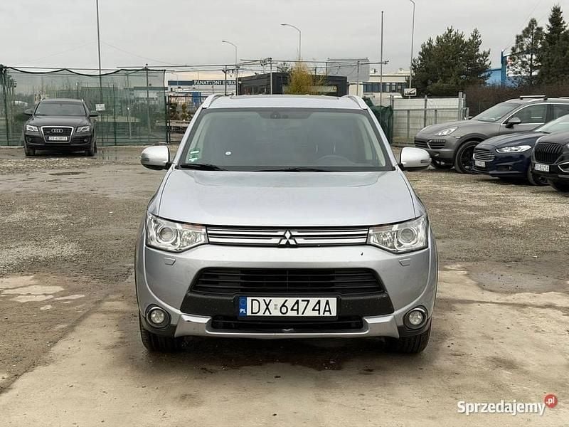 Używany Mitsubishi Outlander P-HEV 2015 Srebrny SUV