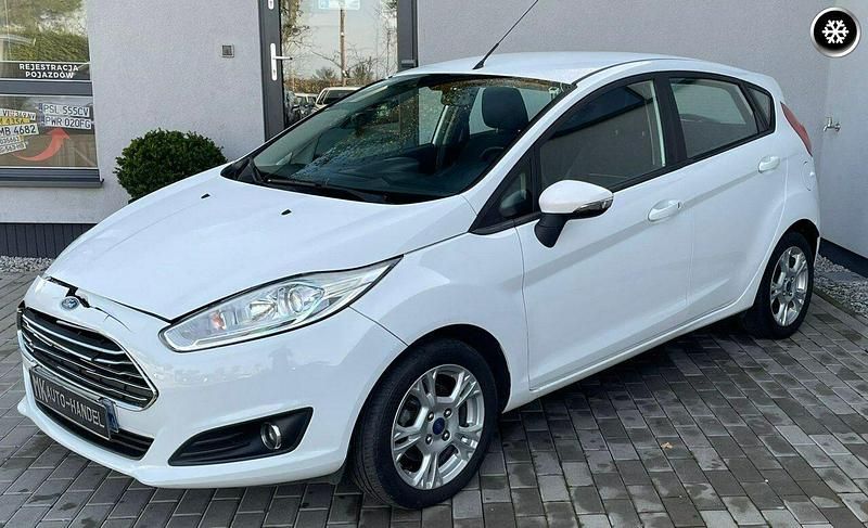 Biały (metalik) Używany 2016 Ford Fiesta Hatchback | 13 900 zł - Obraz 1/4