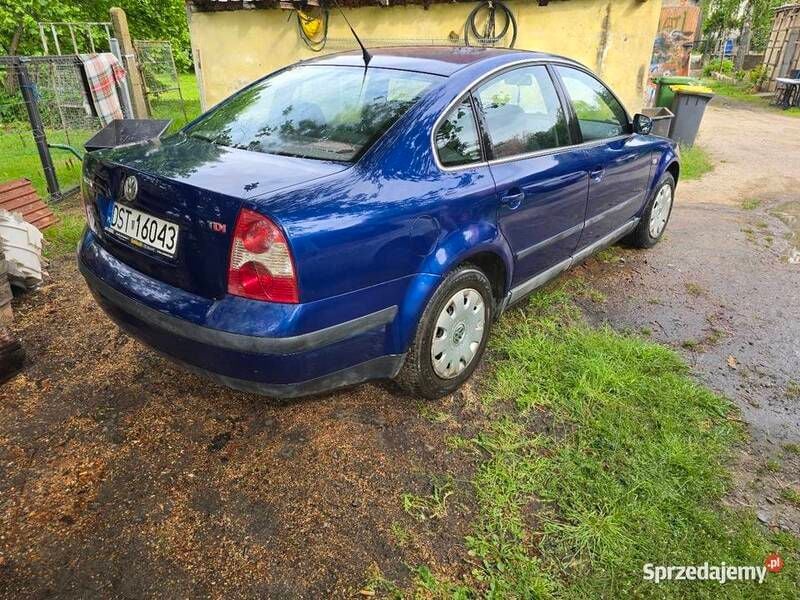 Niebieski Używany 2001 VW Passat Sedan/Limuzyna | 5400 zł (Uczciwa cena) - Obraz 1/4