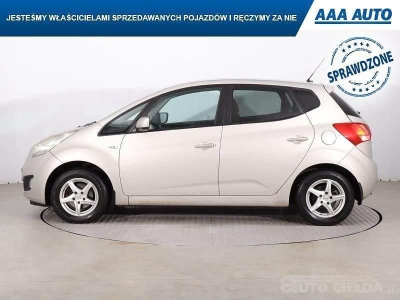 Używany Kia Venga 125 KM (91 kW) 2010 Beżowy Hatchback