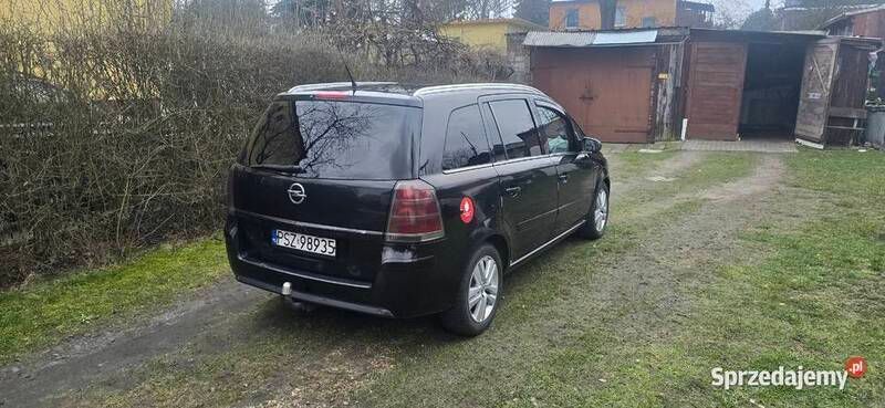 Czarny Używany 2007 Opel Zafira Cosmo Minivan | 18 900 zł - Obraz 1/4
