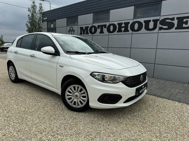 Biały Używany 2017 Fiat Tipo Hatchback | 25 900 zł (Uczciwa cena) - Obraz 1/4