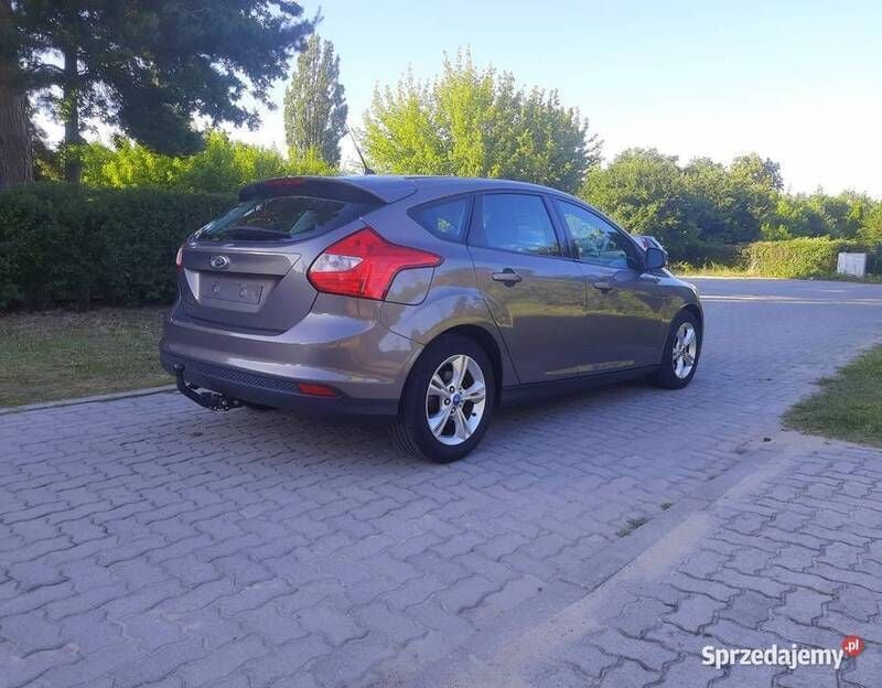 Używany Ford Focus 2011 Beżowy Hatchback