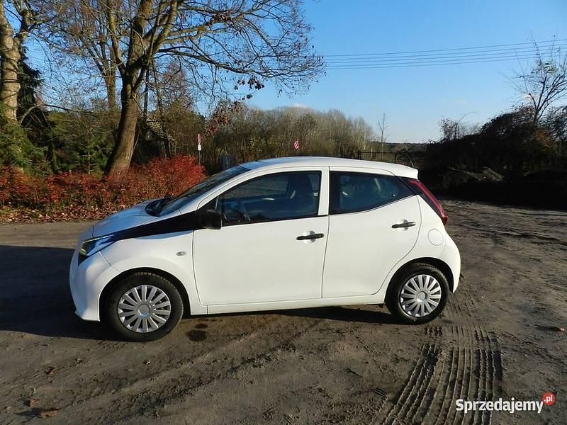 Używany Toyota Aygo 72 KM (52 kW) 2018 Biały Hatchback