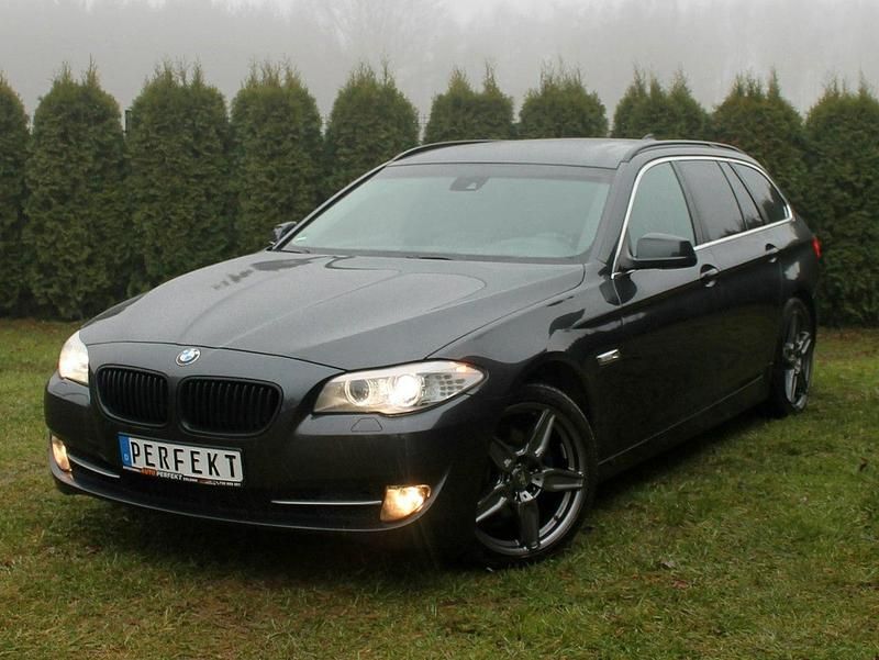 Grafitowy Używany 2011 BMW 520 Comfort Edition Kombi | 42 999 zł (Drogi) - Obraz 1/4