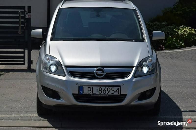 Srebrny Używany 2013 Opel Zafira Minivan | 20 900 zł (Super Cena) - Obraz 1/4