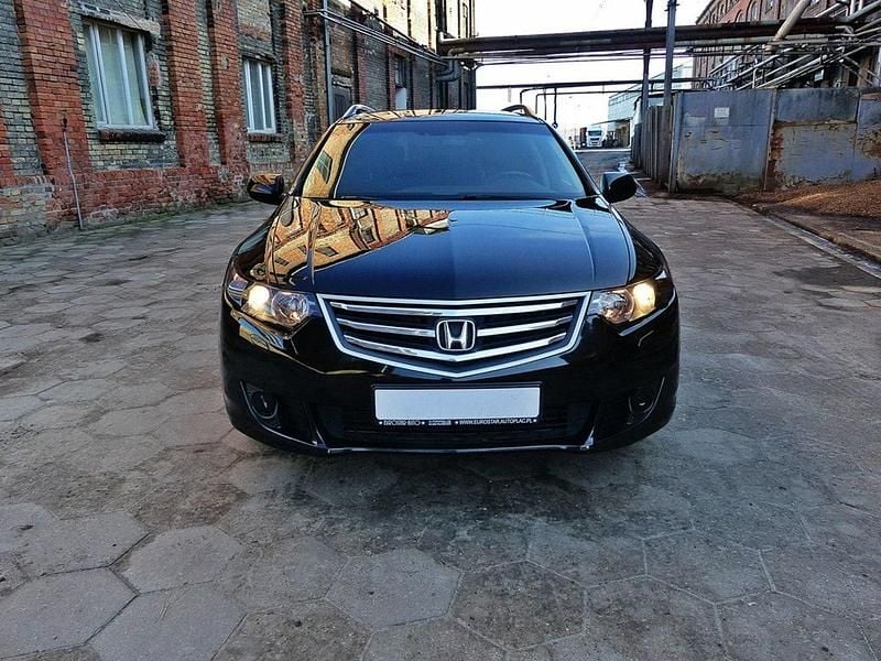 Używany Honda Accord 156 KM (114 kW) 2009 Czarny (metalik) Kombi