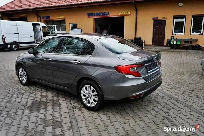 Używany Fiat Tipo 95 KM (69 kW) 2016 Szary Sedan/Limuzyna