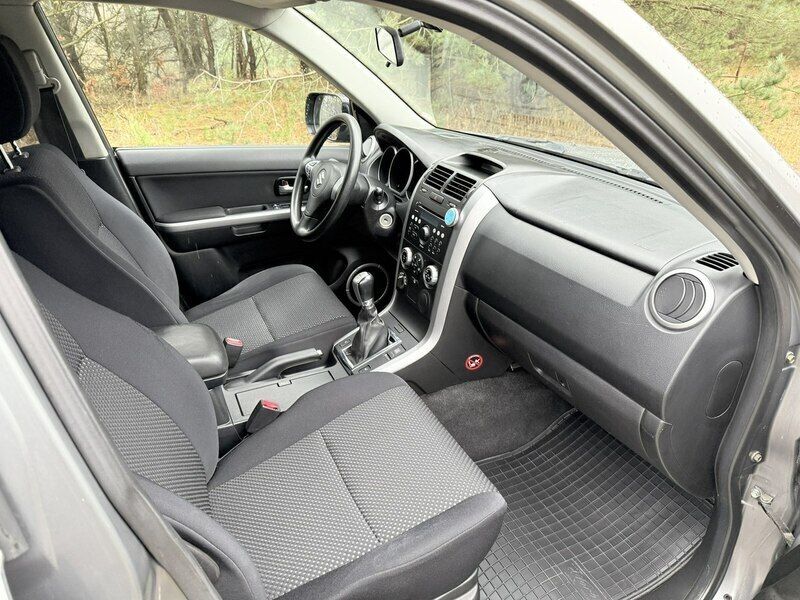 Szary Używany 2005 Suzuki Grand Vitara SUV | 21 800 zł (Uczciwa cena) - Obraz 1/4