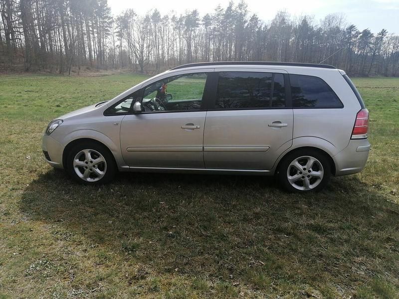 Używany Opel Zafira 2005 Srebrny Minivan