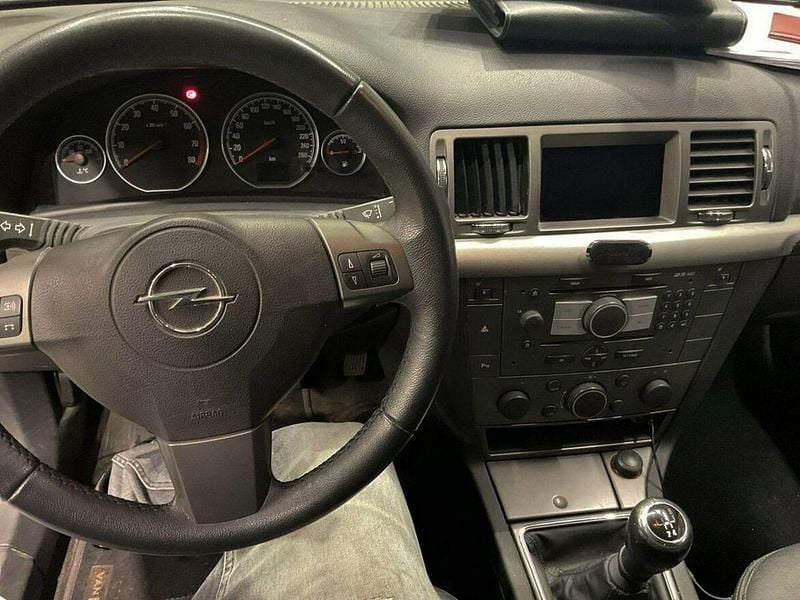 Używany Opel Vectra 2009 Srebrny Kombi