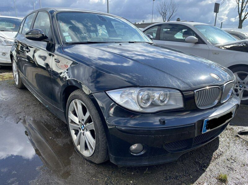 Czarny Używany 2005 BMW 120 Hatchback | 9999 zł - Obraz 1/4