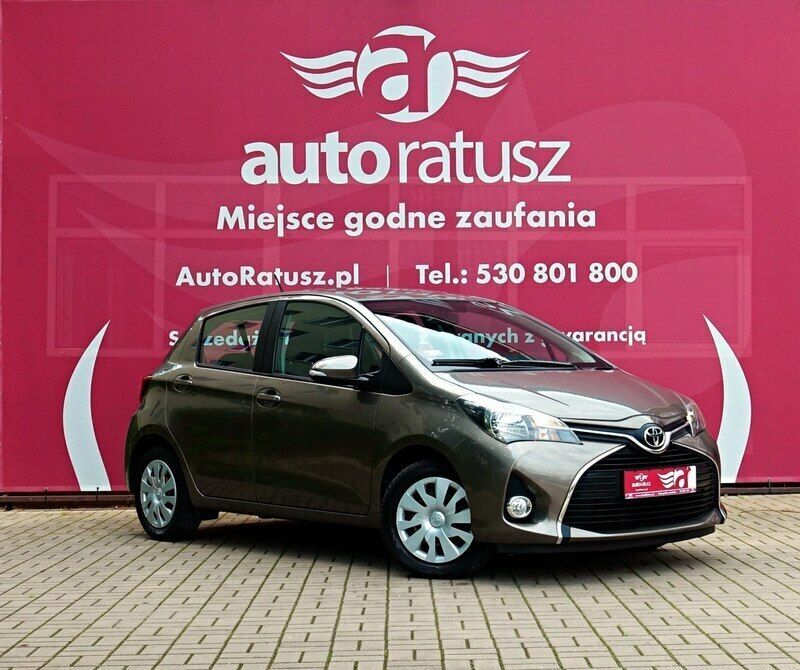 Szary Używany 2016 Toyota Yaris Hatchback | 49 900 zł (Dość drogi) - Obraz 1/4