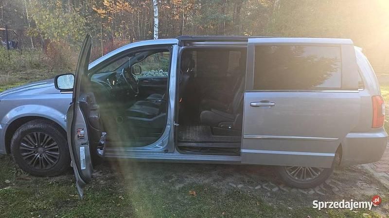 Używany 2014 Chrysler Town & Country Van | 35 000 zł (Dobra cena) - Obraz 1/4