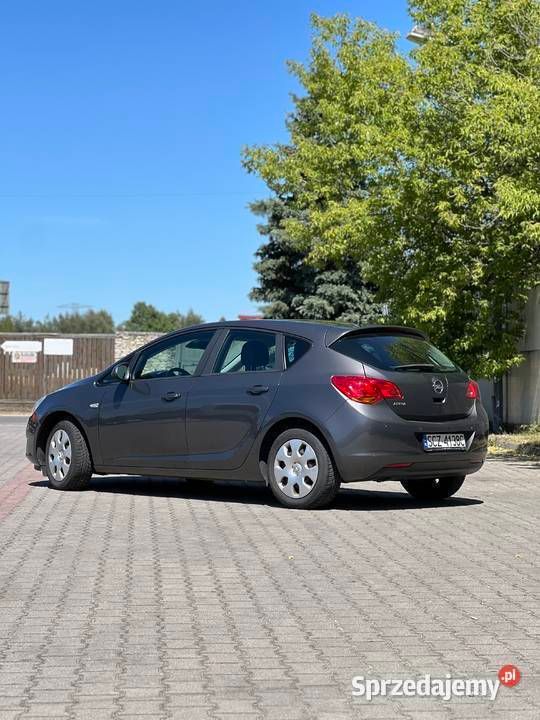 Używany Opel Astra 2010 Szary Hatchback