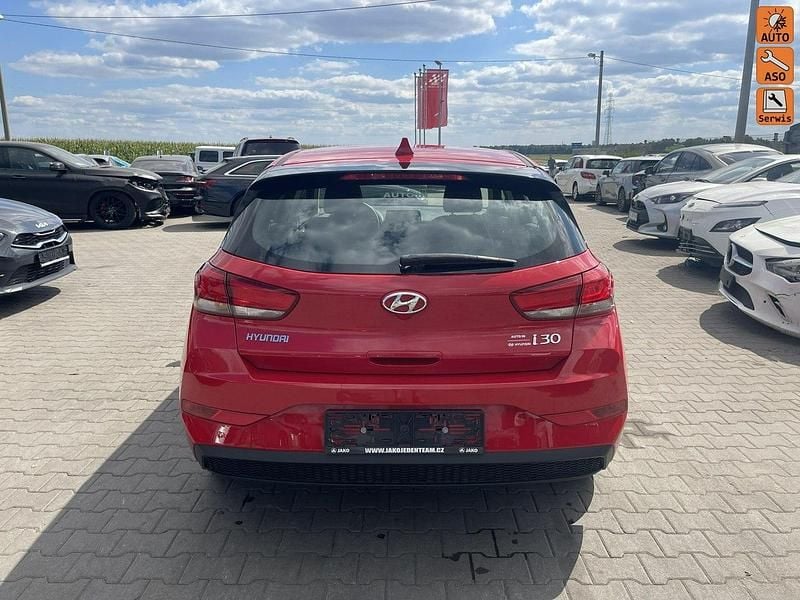 Czerwony Używany 2023 Hyundai i30 Hatchback | 38 900 zł - Obraz 1/4