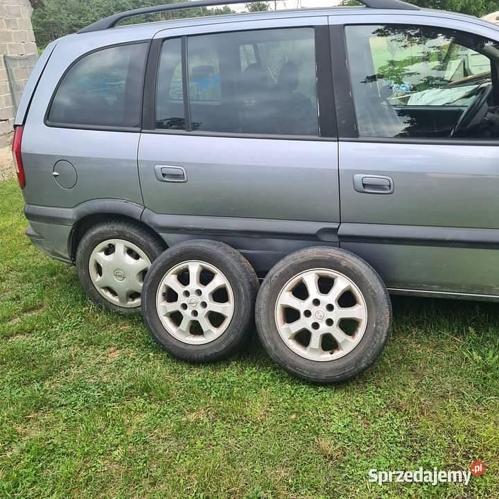 Używany Opel Zafira 101 KM (74 kW) 2003 Grafitowy Minivan