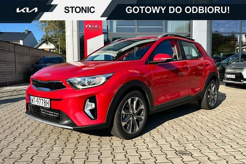 Czerwony (metalik) Używany 2025 Kia Stonic 2 SUV | 96 900 zł (Dość drogi) - Obraz 1/4