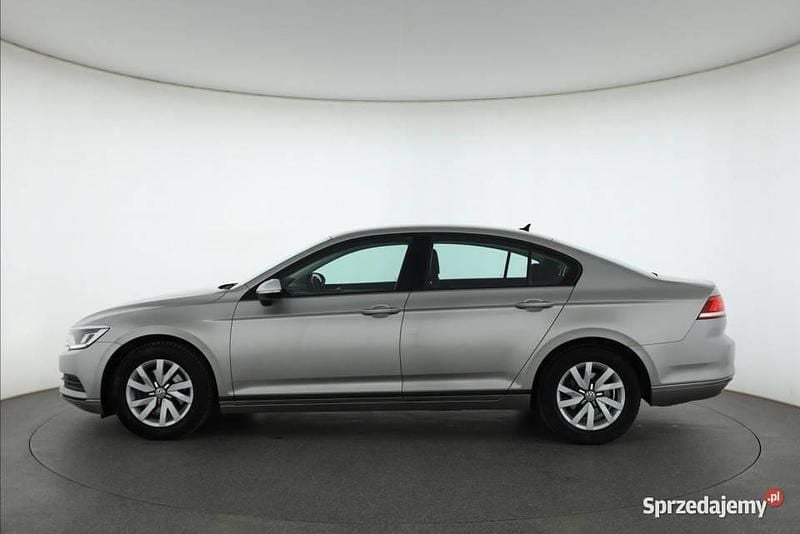 Używany VW Passat 2015 Srebrny Sedan/Limuzyna