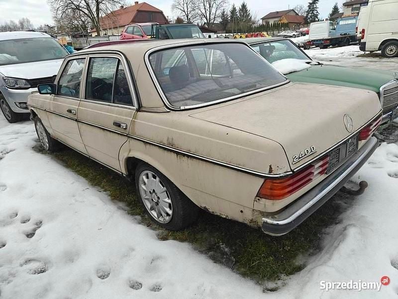 Używany Mercedes 240 1984 Sedan/Limuzyna
