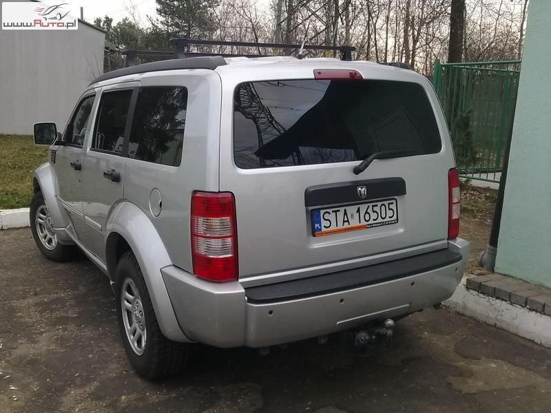 Używany Dodge Nitro 177 KM (130 kW) 2008 Srebrny (metalik, perła) SUV