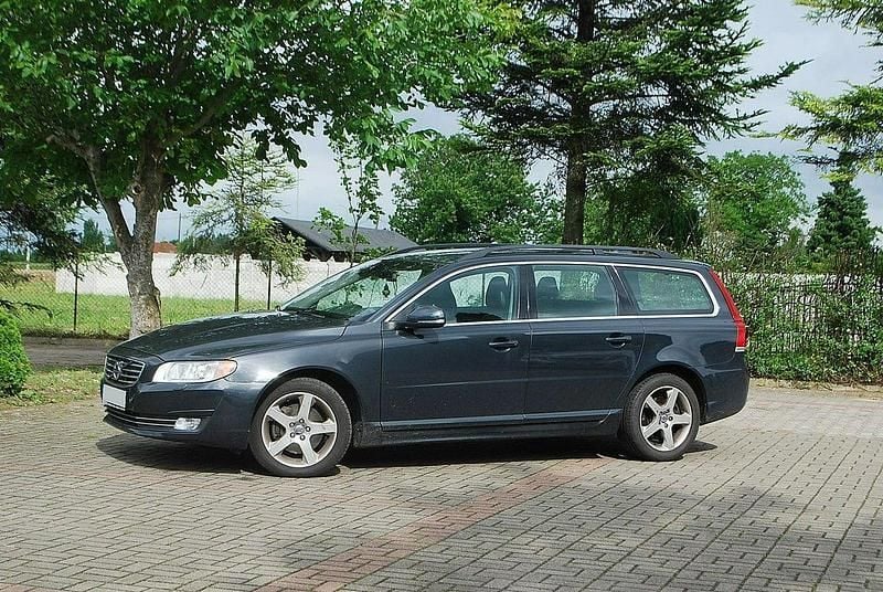 Zielony (metalik) Używany 2013 Volvo V70 Kombi | 45 900 zł (Drogi) - Obraz 1/4