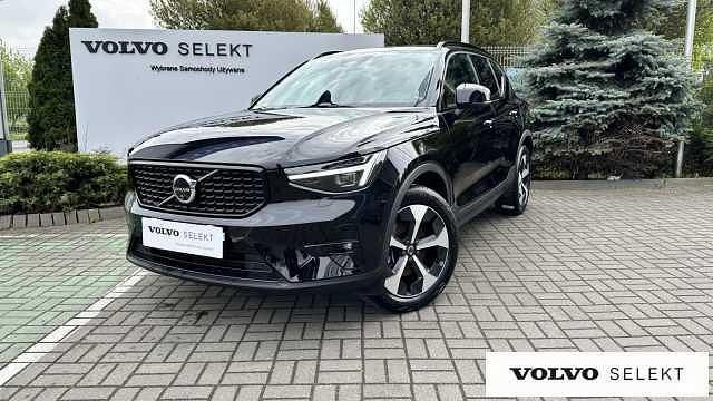 Czarny Używany 2025 Volvo XC40 SUV | 179 900 zł (Uczciwa cena) - Obraz 1/4
