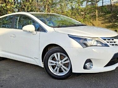Biały Używany 2013 Toyota Avensis Kombi | 37 990 zł (Dość drogi) - Obraz 1/4