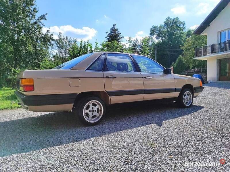 Beżowy Używany 1983 Audi 100 Sedan/Limuzyna | 15 500 zł - Obraz 1/4