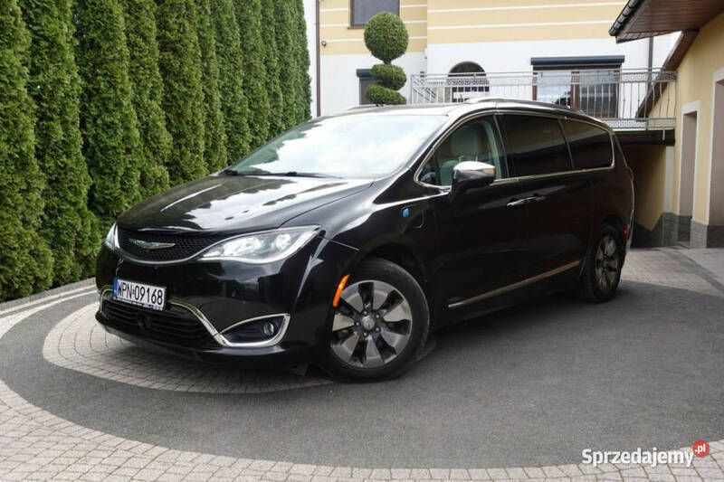 Czarny (metalik) Używany 2017 Chrysler Pacifica Platinum SUV | 99 500 zł (Uczciwa cena) - Obraz 1/4