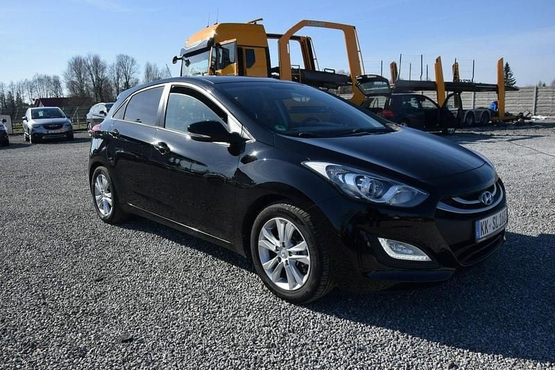 Używany Hyundai i30 100 KM (73 kW) 2014 Czarny Hatchback
