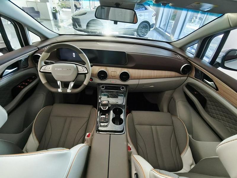 Używany Forthing Yacht/4 U-Tour 177 KM (130 kW) 2024 Biały (metalik) Minivan