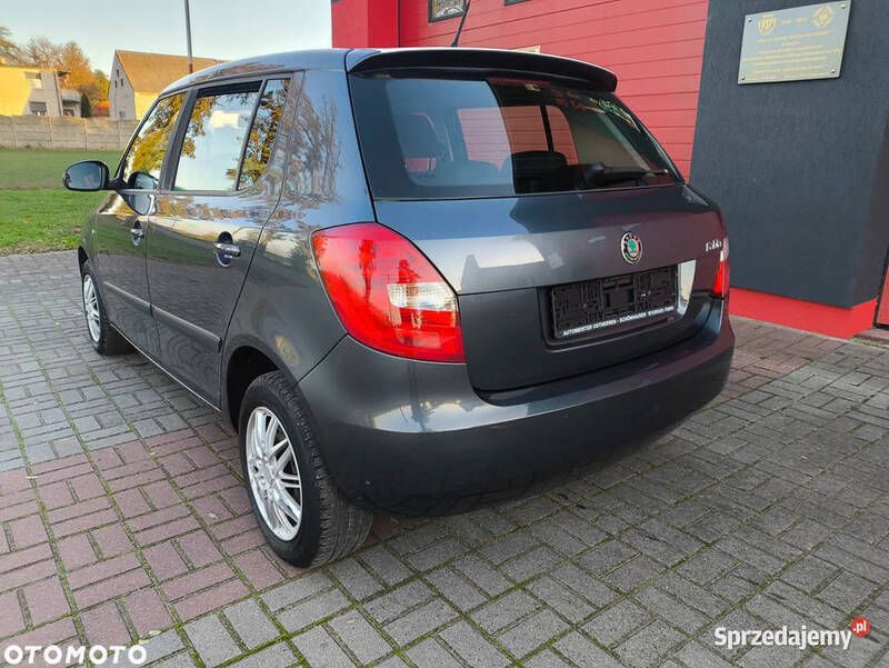 Szary Używany 2011 Skoda Fabia Hatchback | 15 900 zł (Uczciwa cena) - Obraz 1/4