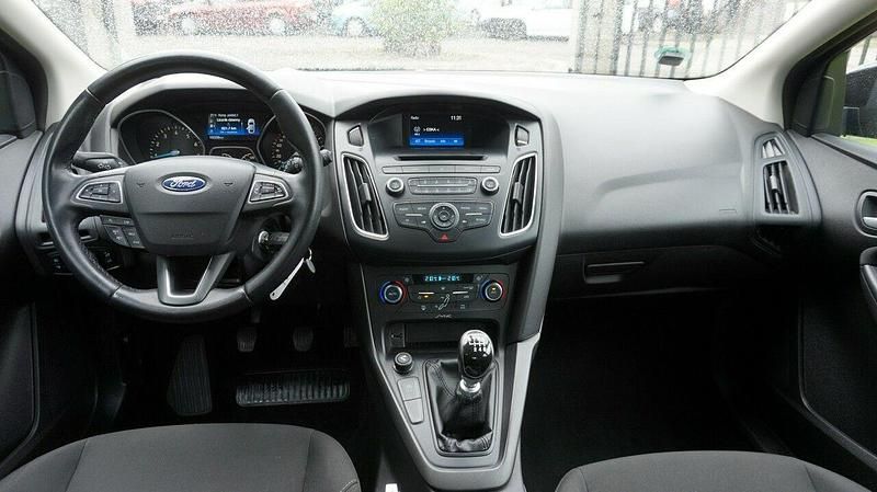 Używany Ford Focus 125 KM (91 kW) 2015 Czarny Hatchback