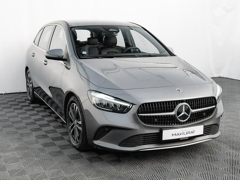 Używany Mercedes B200 Progressive 163 KM (119 kW) 2023 Szary (metalik) Minivan