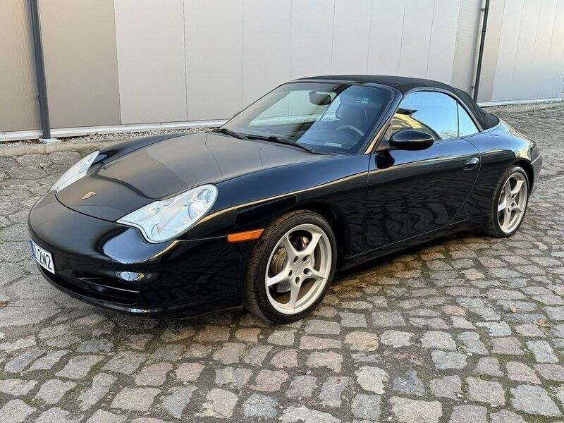 Czarny Używany 2002 Porsche 911 Kabriolet | 123 900 zł - Obraz 1/4