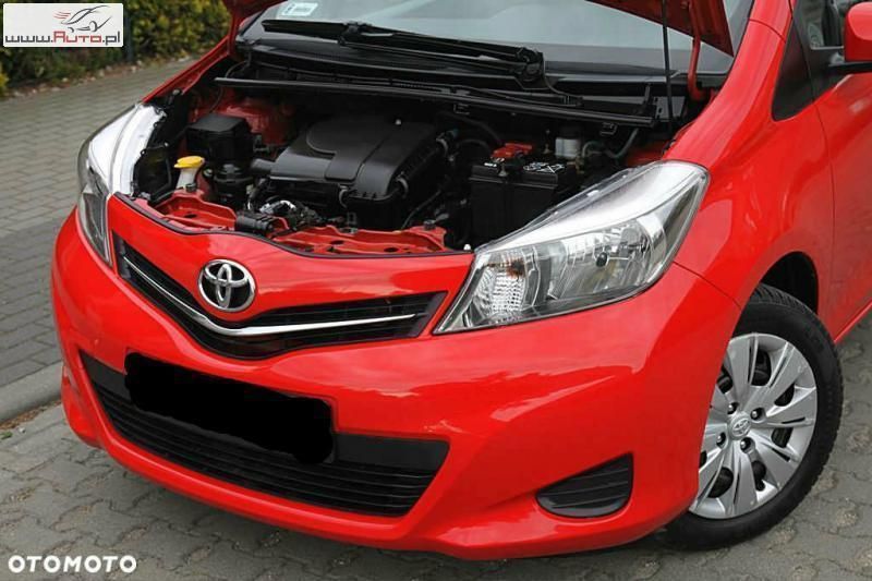 Używany Toyota Yaris Luna 158 KM (116 kW) 2013 Czerwony Hatchback