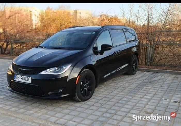 Czarny Używany 2020 Chrysler Pacifica Touring SUV | 125 000 zł (Dobra cena) - Obraz 1/4