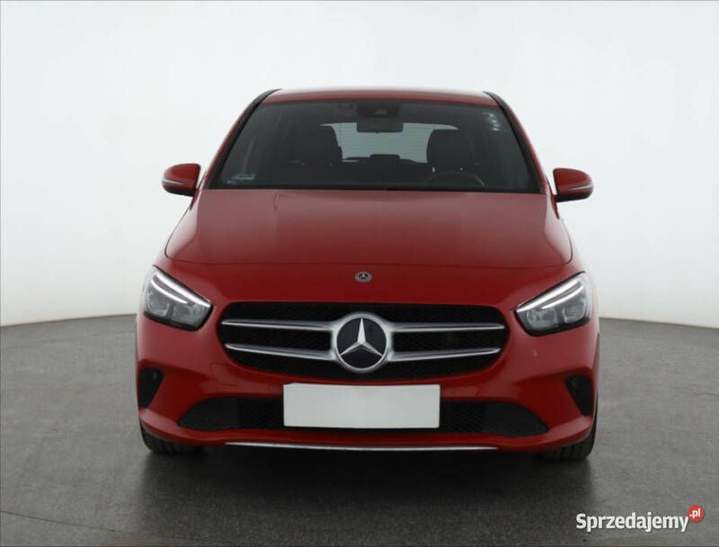 Czerwony Używany 2019 Mercedes B180 Minivan | 81 999 zł (Uczciwa cena) - Obraz 1/4
