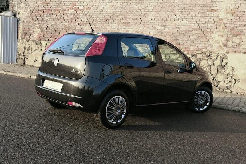 Używany Fiat Grande Punto 69 KM (50 kW) 2011 Czarny Hatchback