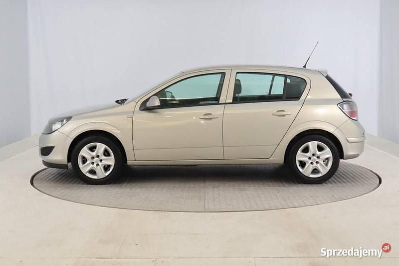 Używany Opel Astra 2011 Beżowy Hatchback