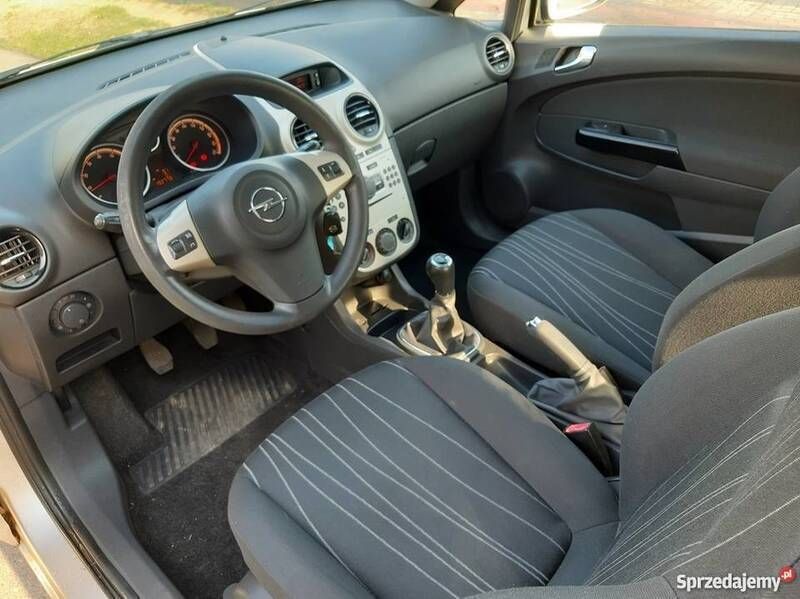 Używany Opel Corsa 2008 Srebrny Hatchback
