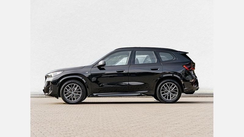 Używany BMW X1 Comfort Edition 136 KM (100 kW) 2024 Czarny szafir metalizowany SUV