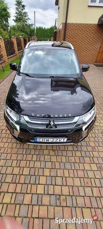 Używany 2016 Mitsubishi Outlander P-HEV Sedan/Limuzyna | 62 800 zł (Uczciwa cena) - Obraz 1/4