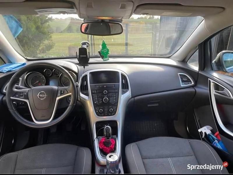 Używany Opel Astra 2010 Czarny Hatchback