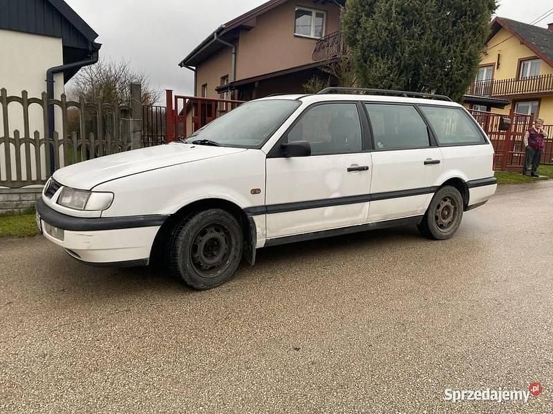 Biały Używany 1996 VW Passat Kombi | 2500 zł - Obraz 1/4