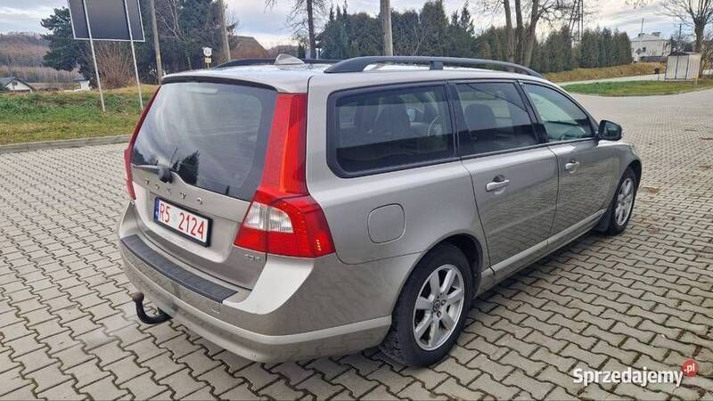 Używany Volvo V70 Momentum 145 KM (106 kW) 2008 Beżowy Kombi