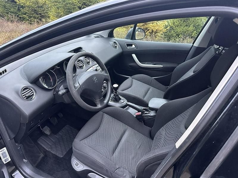 Używany Peugeot 308 SW 120 KM (88 kW) 2011 Czarny (metalik) Kombi