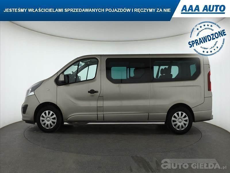 Używany Opel Vivaro 2017 Beżowy Minivan